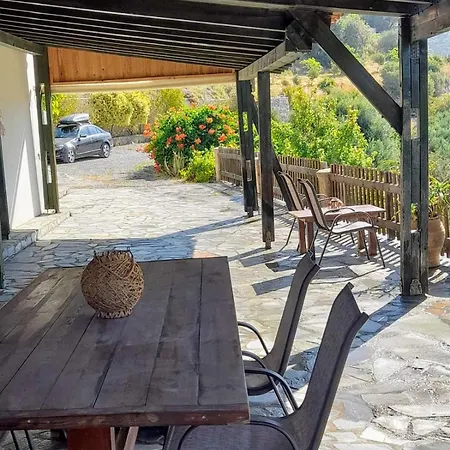 Arodamos Holiday home *